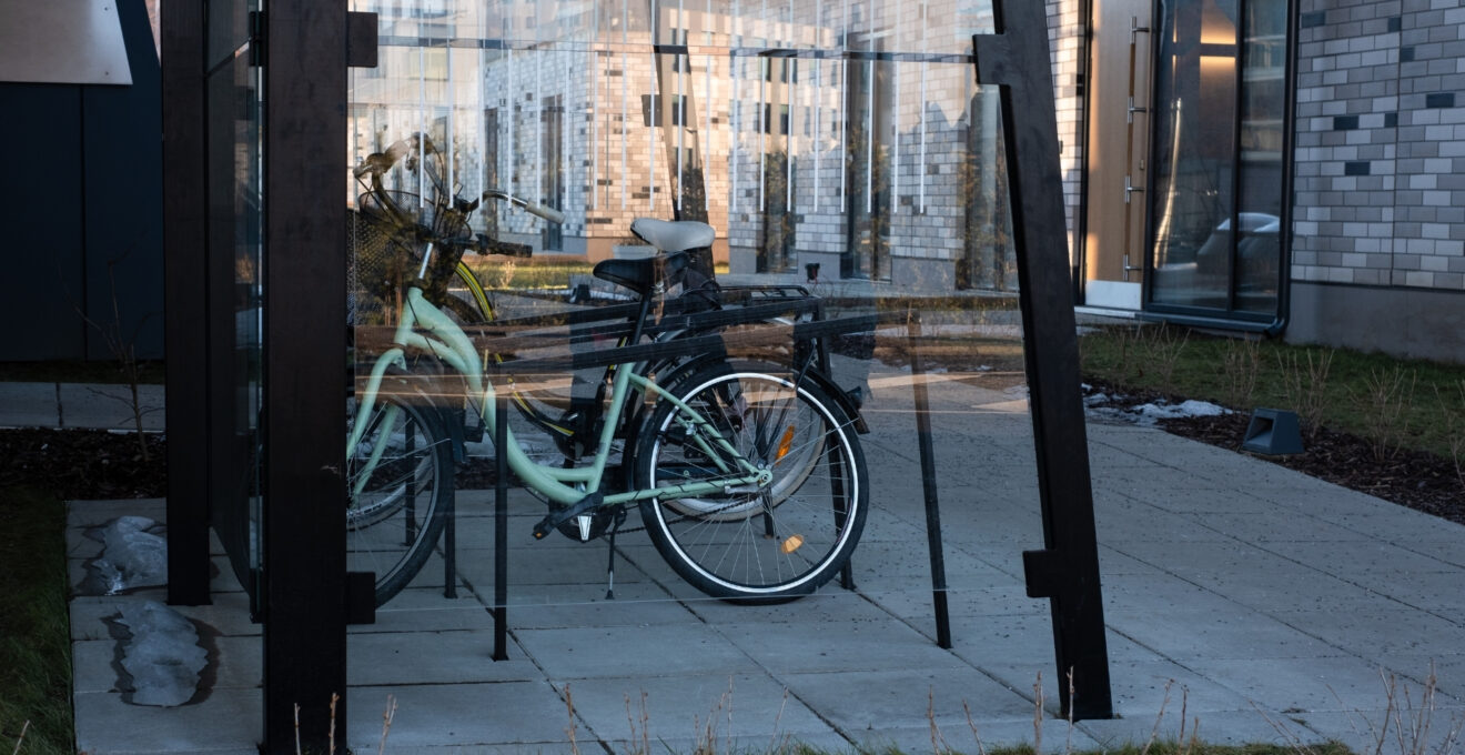 abri vélo fermé extérieur.jpg