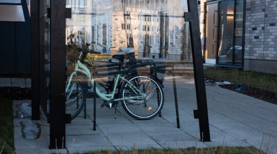 abri vélo fermé extérieur.jpg